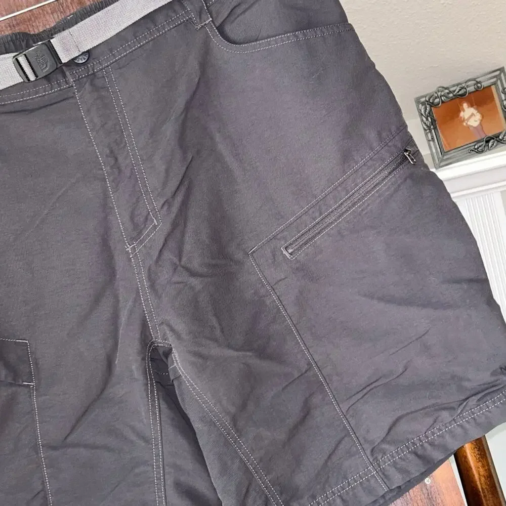 The North Face Shorts Mens  XXL Gray Hiking Camp Climb Outdoor  Belted Nylon